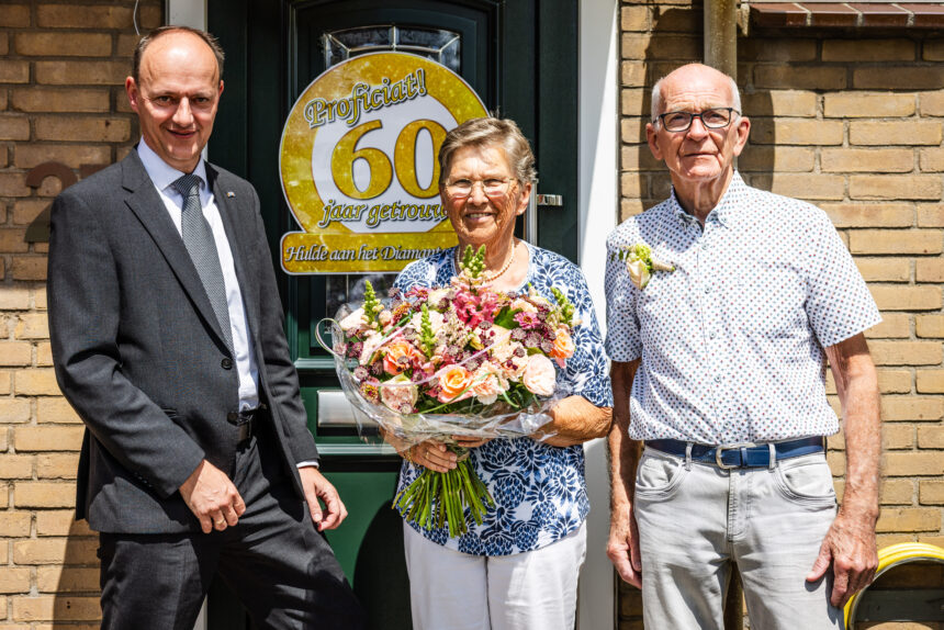 Echtpaar Van Kleef en wethouder Adriaan van der Wulp
