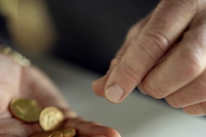 Goudmarkt stabiliseert na recordpiek, vraag naar goud en zilver blijft onverminderd hoog