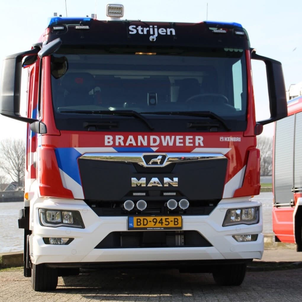 Automobilist overleden nadat auto in Strijen in water belandt