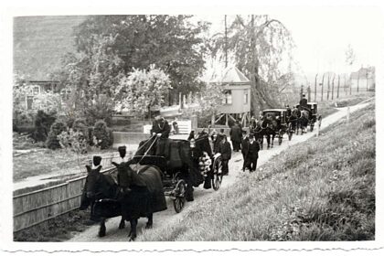 Uitvaart op 7 mei 1951 van Andries Leeuwenburgh (geb.1879) van de villa Nieuw-Leeuwenstein in Heinenoord
