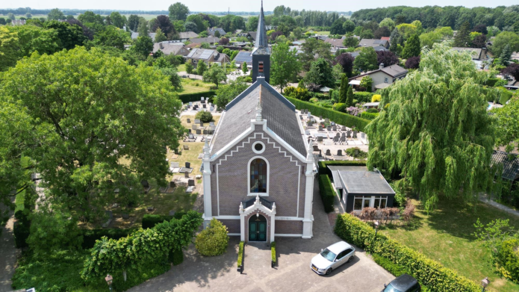 Boekenmarkt en tentoonstelling met oude poëziealbums tijdens Open Monumentendag in Maasdam