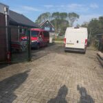 Brandweer en hulpdiensten bij de kazerne aan de Laan van Westmolen in Mijnsheerenland na een melding van een mogelijke gaslekkage. Uit metingen van Stedin bleek dat er geen gas aanwezig was. Foto: Brandweer Mijnsheerenland-Westmaas