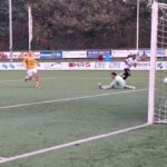 Everlon Zimmerman scoort de 2-0 voor SHO