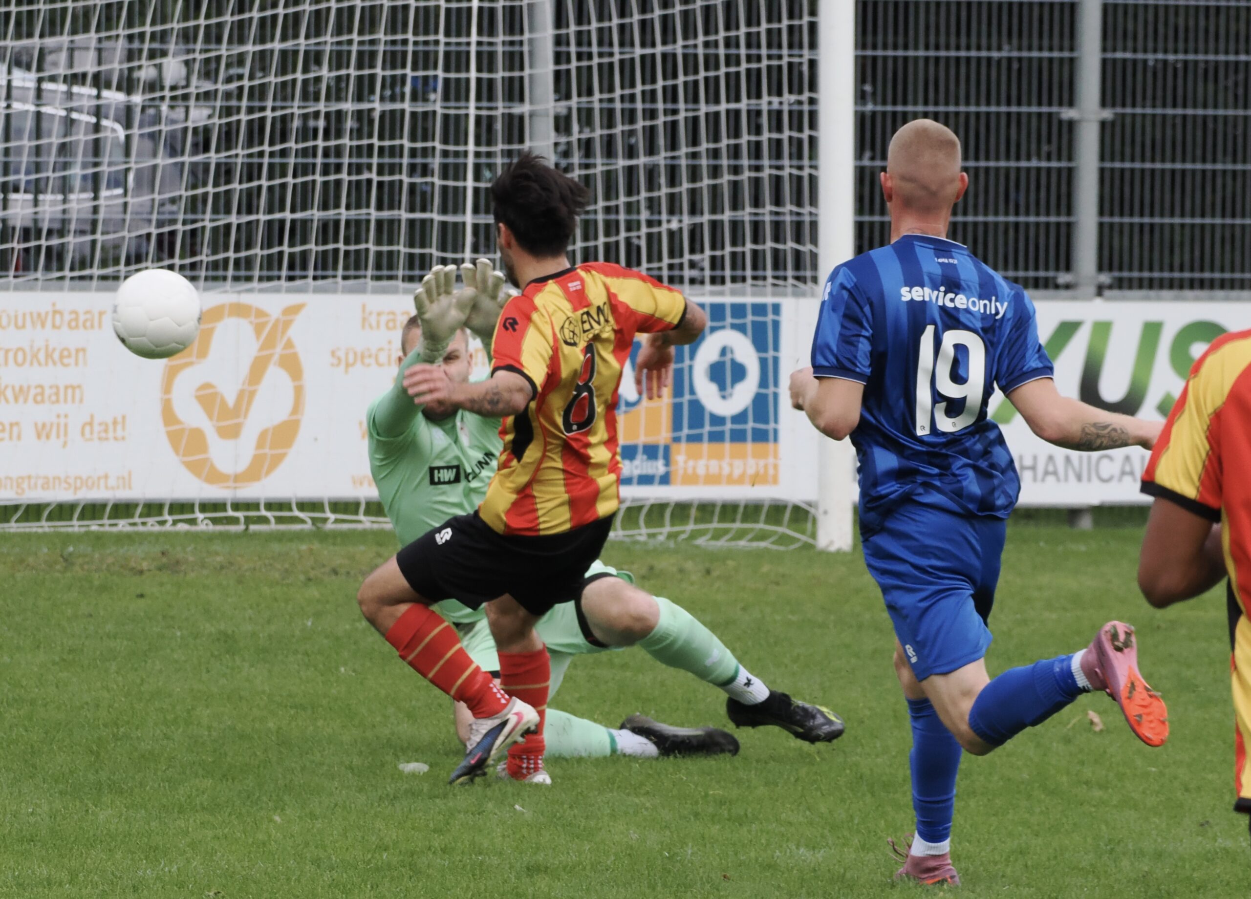 ’s-Gravendeel betaalt dure fouten tegen Rozenburg en verliest ondanks sterke comeback